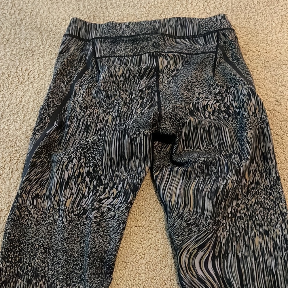Lululemon LAB  High Rise Train Tights 28” - Picture 8 of 8